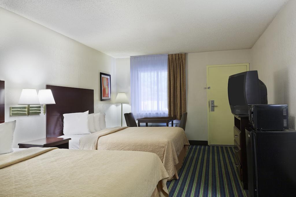 Rodeway Inn At Fort Lee Хопуэлл Экстерьер фото