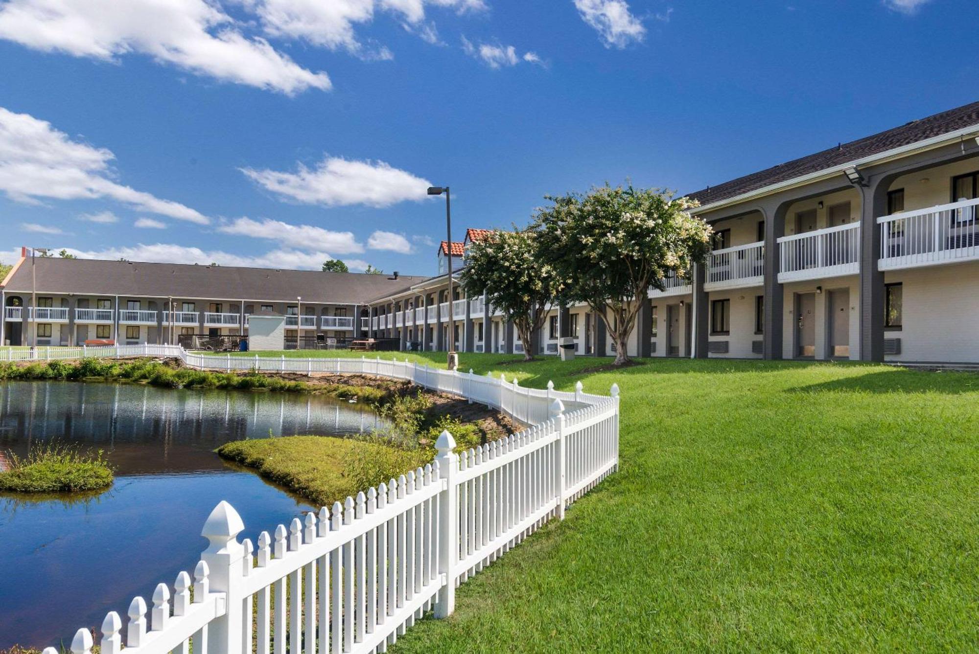 Rodeway Inn At Fort Lee Хопуэлл Экстерьер фото