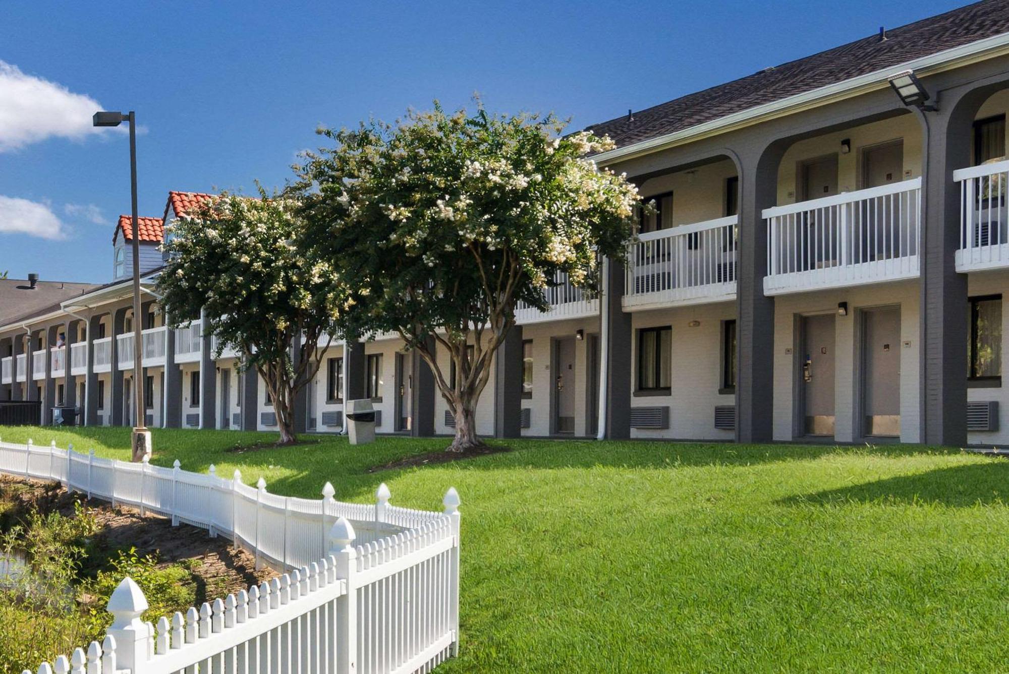 Rodeway Inn At Fort Lee Хопуэлл Экстерьер фото