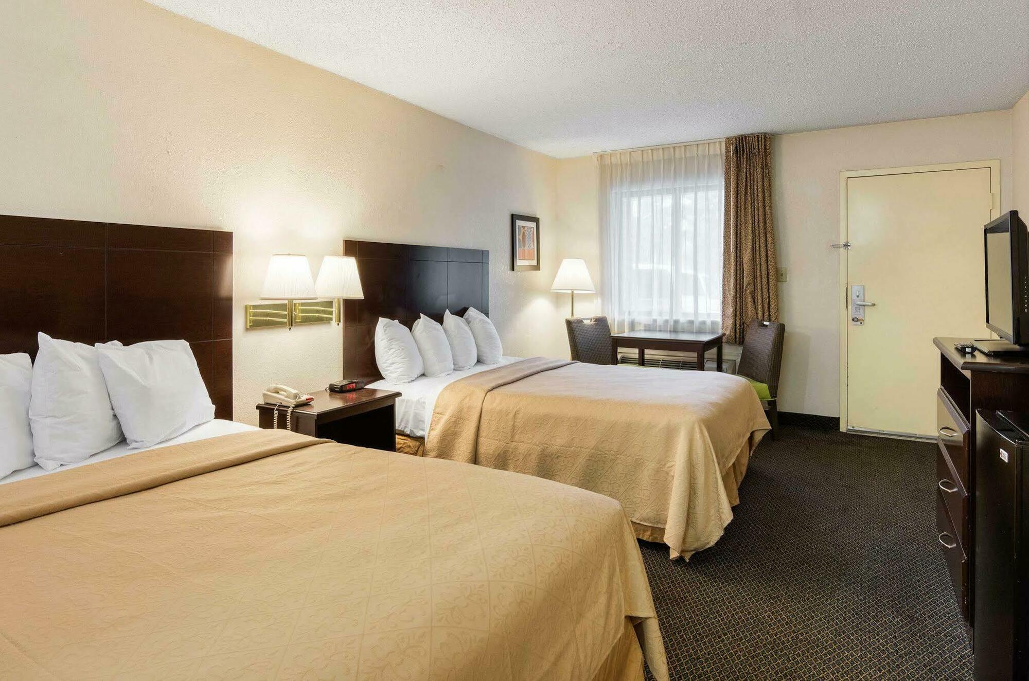 Rodeway Inn At Fort Lee Хопуэлл Экстерьер фото